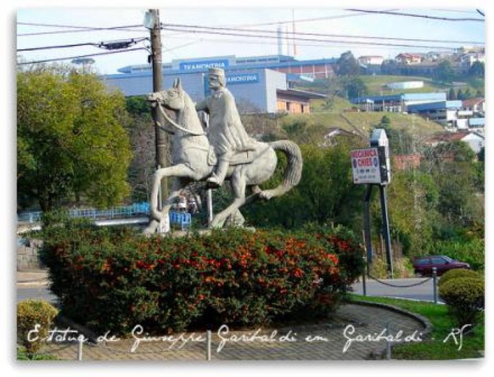 Na Mira da lente - O monumento de Giuseppe Garibaldi na Avenida Independência, em Garibaldi