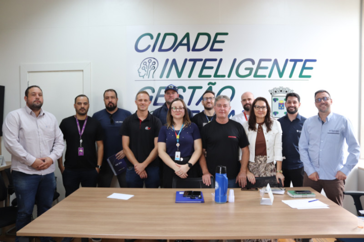 A iniciativa tem como objetivo combater a polui��o visual causada pelo excesso de cabos nos postes da cidade, al�m de promover organiza��o e seguran�a