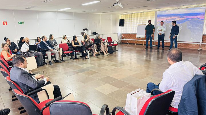 Juntas Comerciais de nove estados re�nem-se na CIC Garibaldi para debater solu��es para simplificar registro de empresas