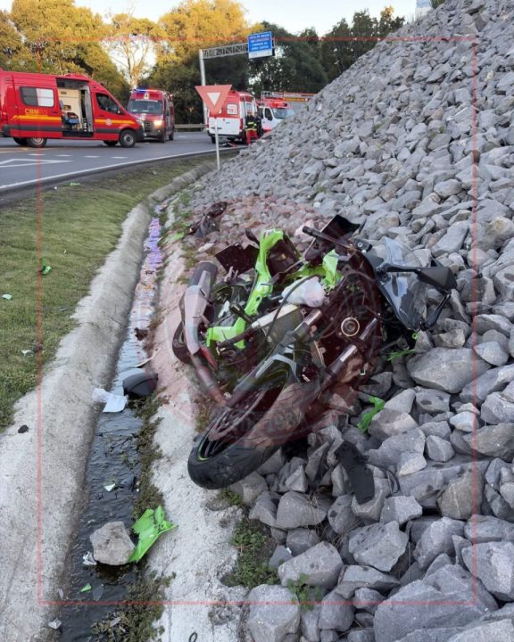 Tr�nsito -  Acidente de tr�nsito na BR-470, km 220, em Garibaldi