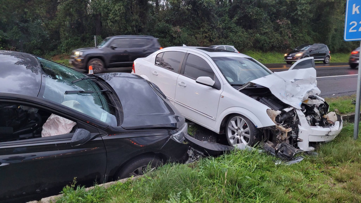 Tr�nsito - Acidente abre esta segunda-feira na BR-470 , em Garibaldi