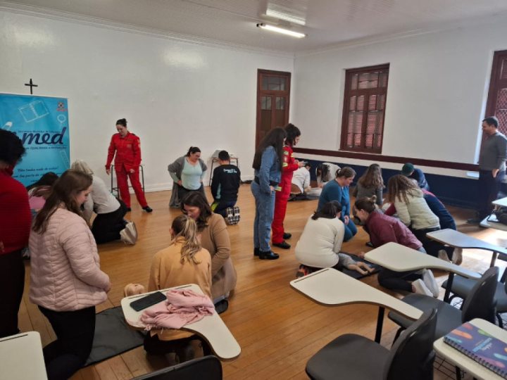 Administração Municipal realiza capacitação em primeiros socorros para profissionais da rede municipal de ensino