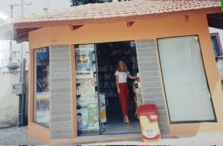 Antiga banca de revistas na praa fechou
