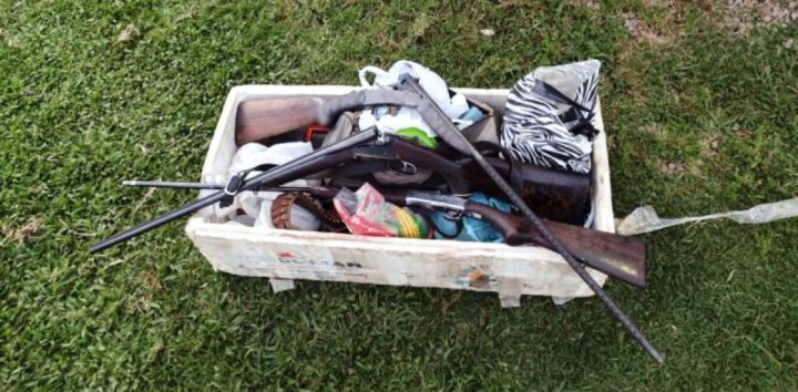 Armas foram encontradas no interior da residência