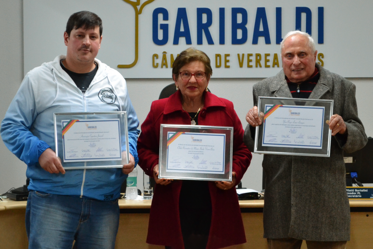 Garibaldi - Cmara entrega Menes Honrosas a entidades e personalidade de Garibaldi