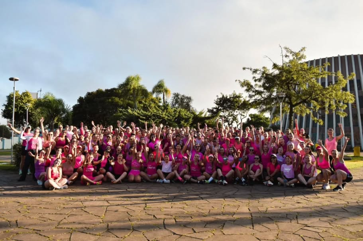 Bento Gon�alves - Bombeiros acompanham treino especial do Dia da Mulher com mais de 200 corredoras