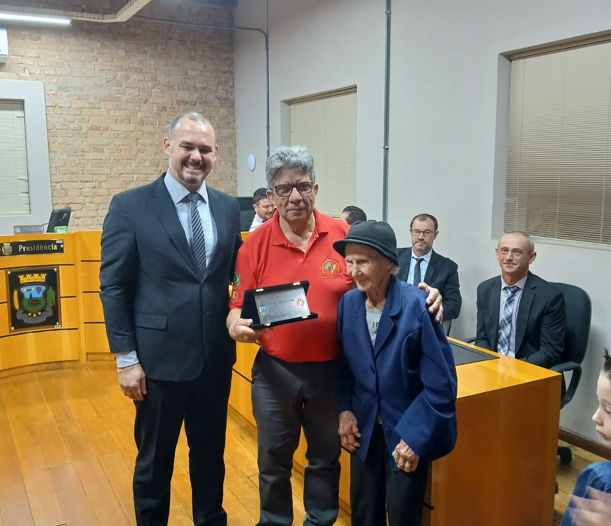 Bombeiros Voluntrios de Garibaldi receberam homenagem da Cmara de Vereadores de Coronel Pilar