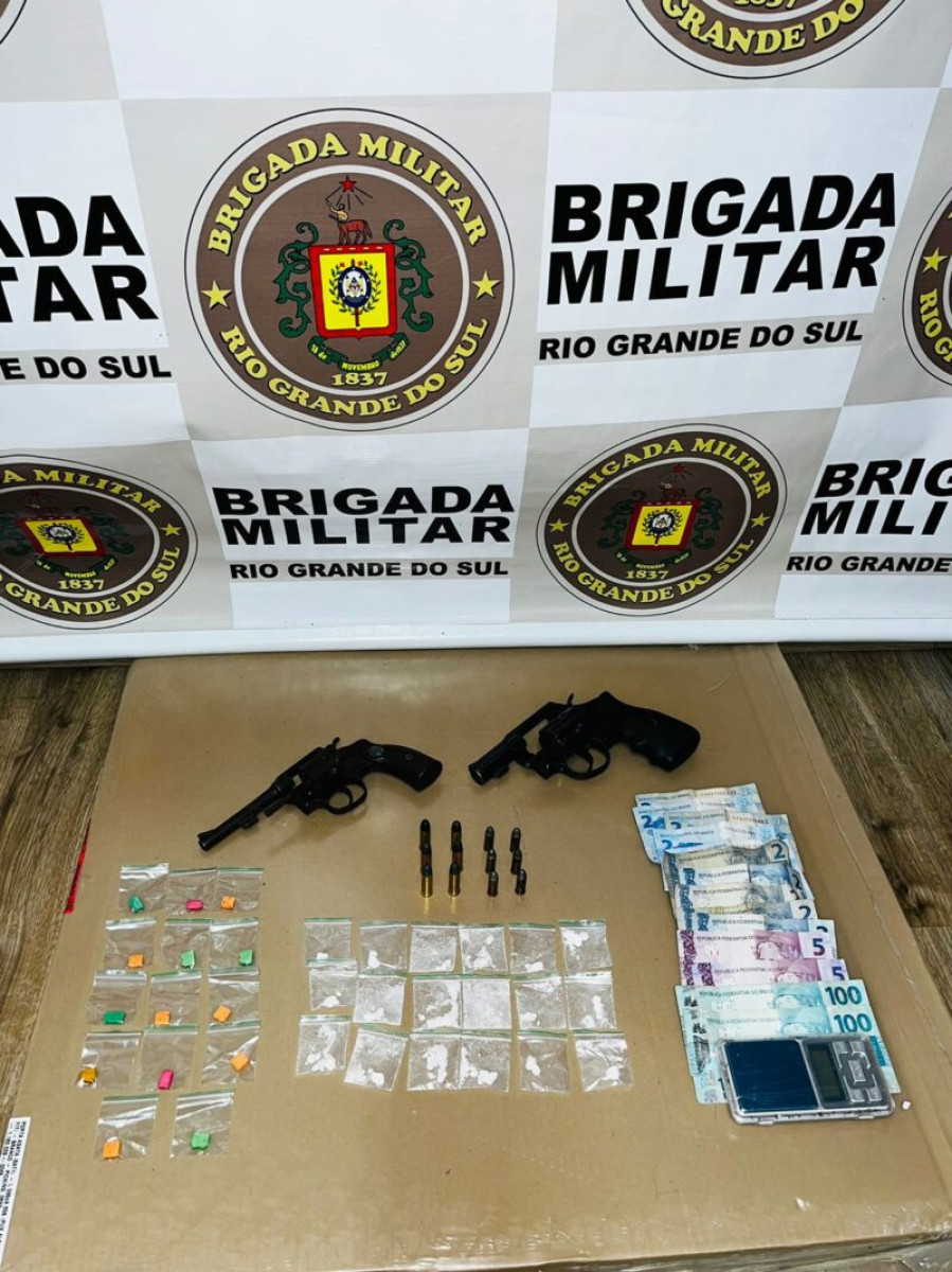 Brigada Militar de Garibaldi prende casal por porte ilegal de arma de fogo e tráfico de drogas