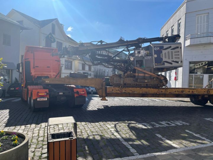 CARRETA INVADE CENTRO HISTRICO E CAUSA TRANSTORNOS EM GARIBALDI
