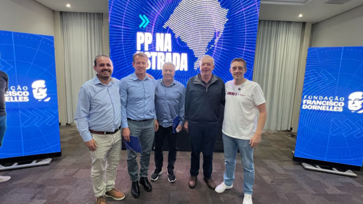 Cássio Fachi, Presidente da Câmara Municipal de Vereadores, Gilberto Perin, Lívio Antônio Bortolini, juntamente com o Presidente do Partido, Alex Carn