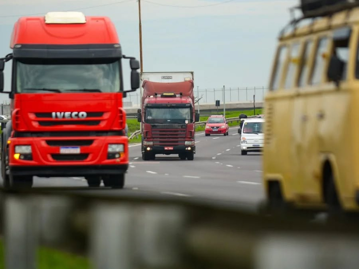 Caminhoneiros d�o 7 dias para governo apresentar solu��es para frete e diesel