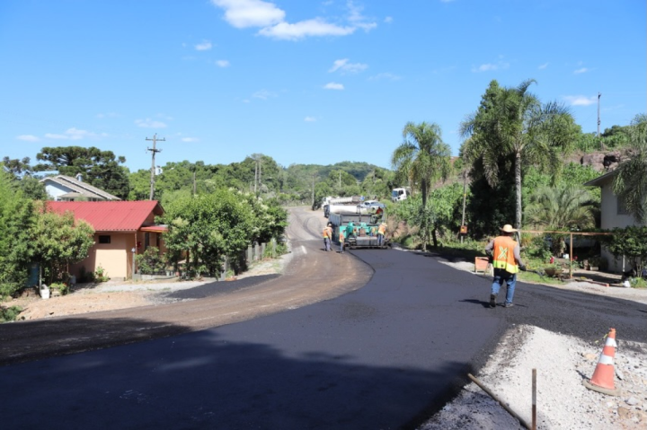 conclu�da a pavimenta��o asf�ltica do Trecho 3 entre S�o Gotardo e S�o Pantale�o, em Garibaldi, RS 