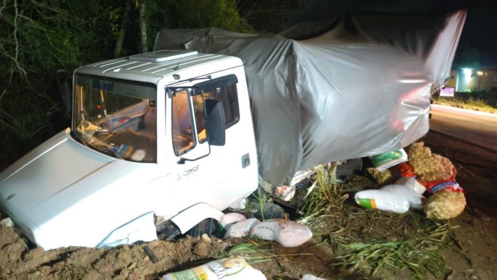 Tr�nsito - Condutor de caminhonete morre em acidente na Rota do Sol, em Carlos Barbosa