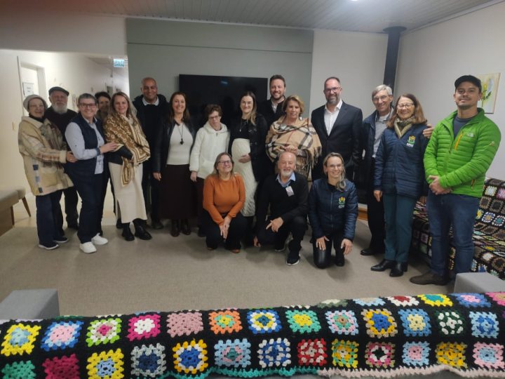 DEPUTADO FEDERAL MAURÍCIO MARCON ESTEVE NA APAE DE GARIBALDI, RS