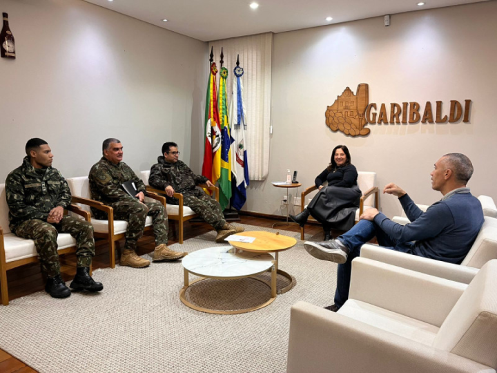 Durante a visita, também foram esclarecidas dúvidas referentes às atuais diretrizes de gerenciamento do Serviço Militar