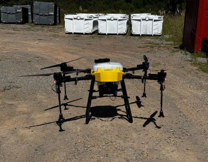 Em Farroupilha, RS, drone  usado para pulverizao em combate a Dengue 