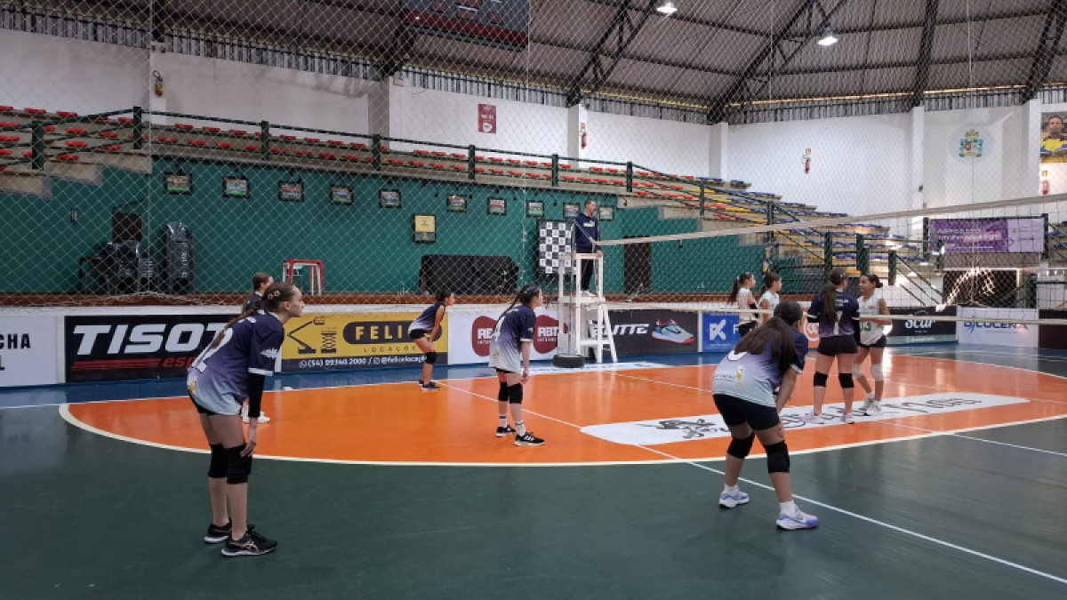 Garibaldi - Secretaria Municipal de  Esportes e Laser - Equipes mirins femininas de v�lei da SMEL conquistam destaque no Circuito Serra V�lei