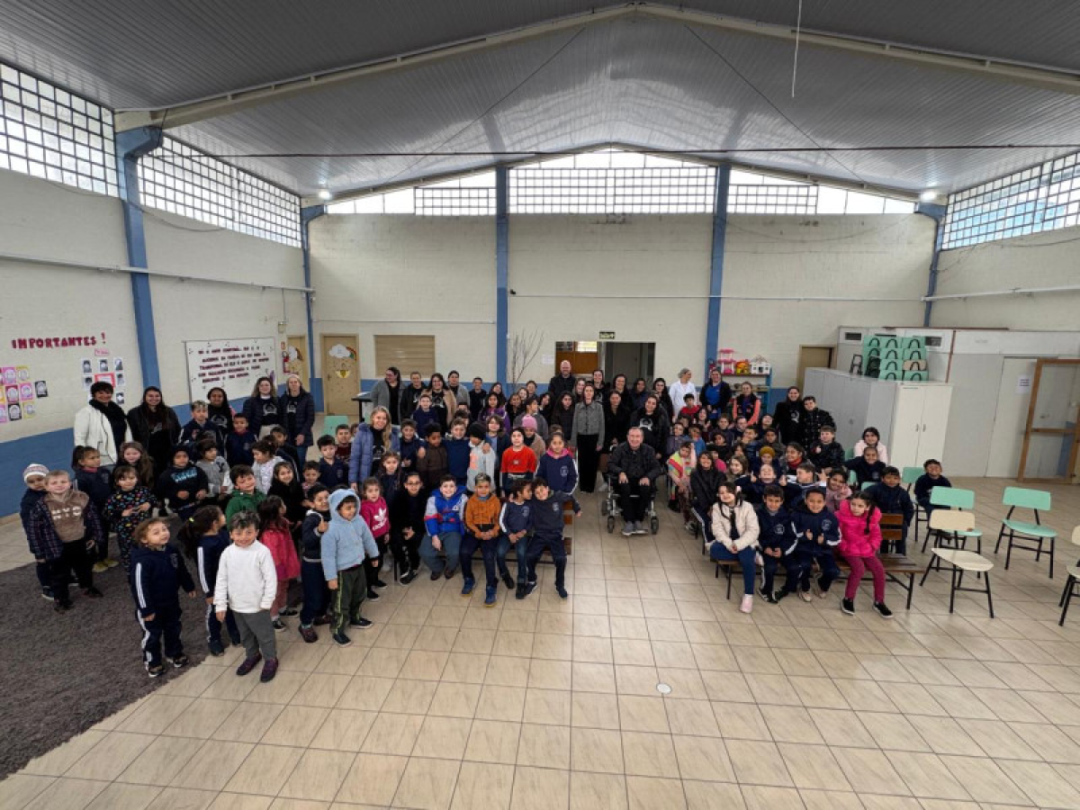 Garibadi -  EMEF Valentin Tramontina celebra 25 anos de histria com momento especial