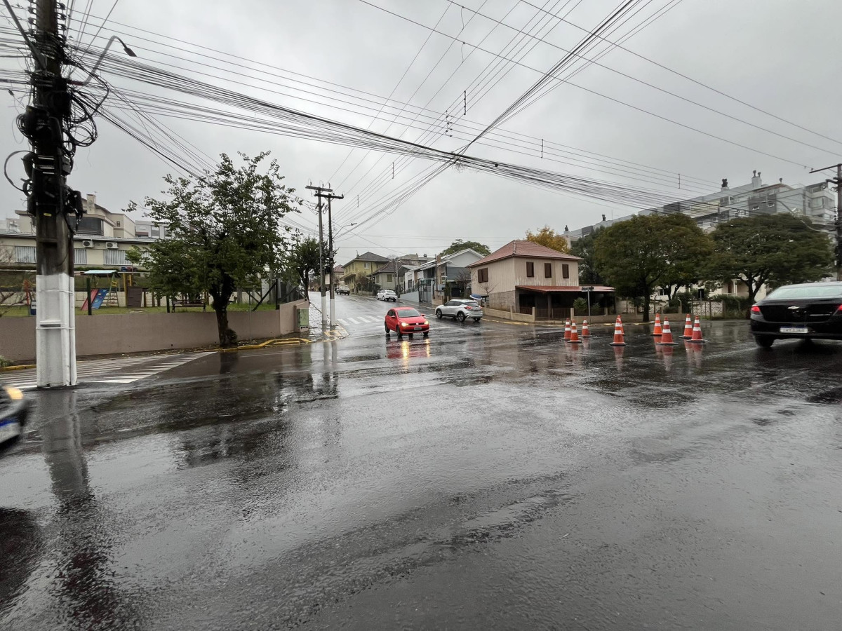 Garibaldi - Tr�nsito - Secretaria Municipal de Mobilidade Urbana faz testes na Avenida Independ�ncia e solicita a aten��o dos motoristas