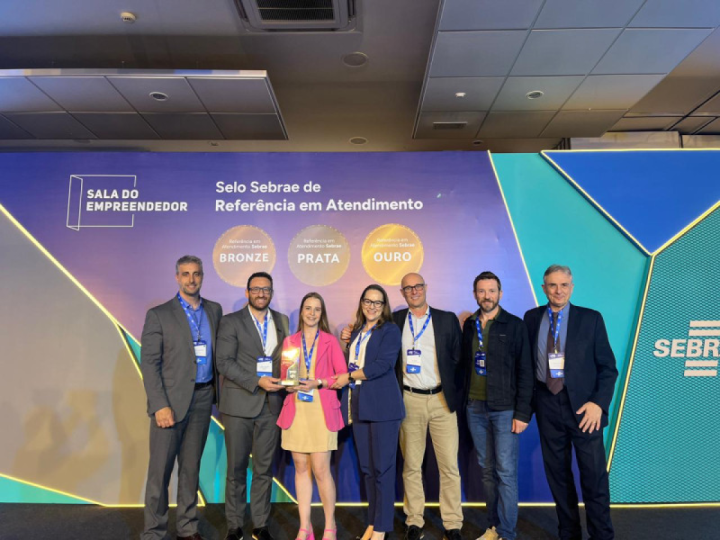 Garibaldi recebe trof�u Prata no Selo Sebrae de Refer�ncia em Atendimento