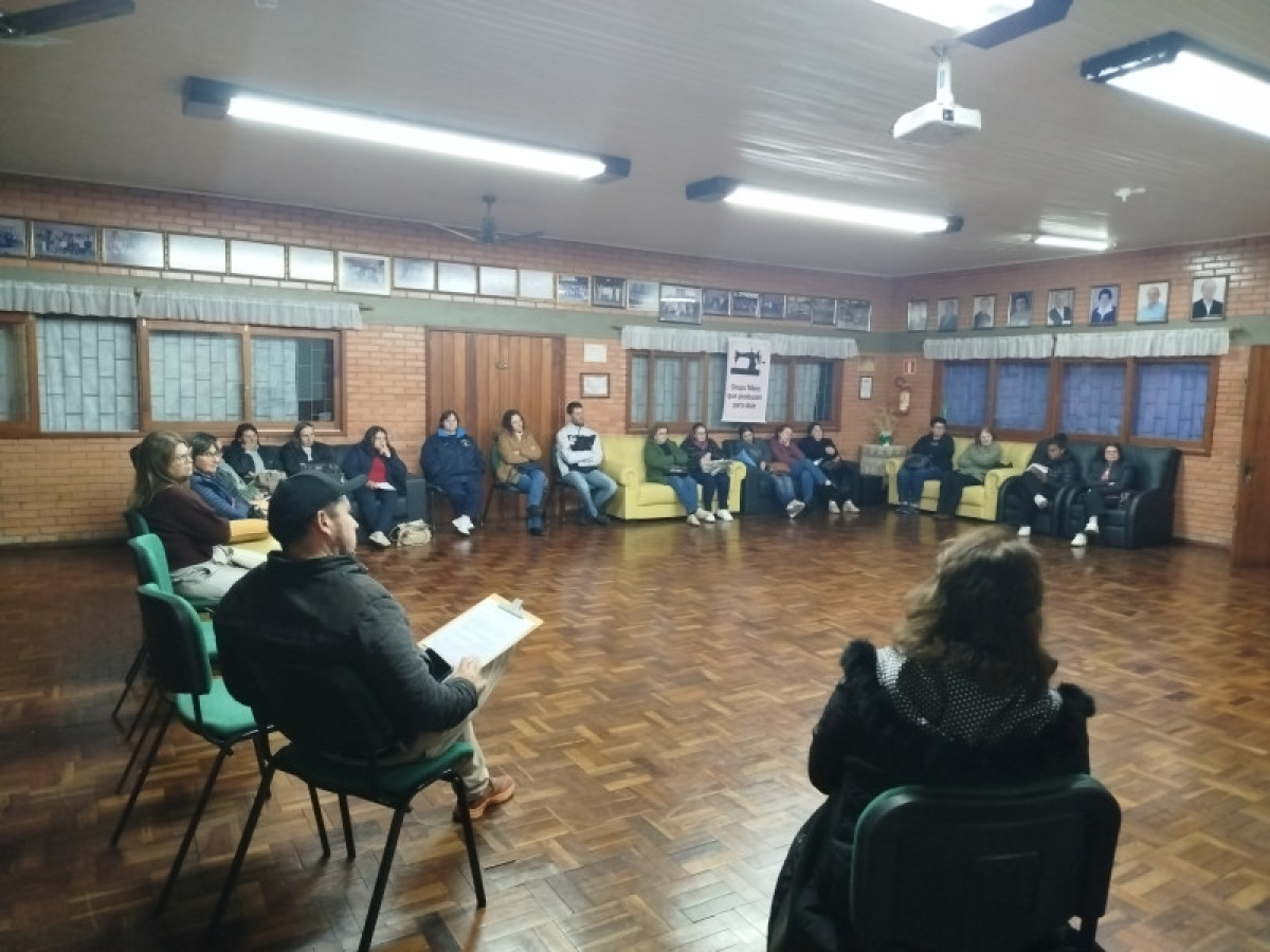 Garibaldi - Secretaria Municipal de Agricultura e Pecu�ria Secretaria de Agricultura e Pecu�ria realiza reuni�o com comunidades sobre o Festival do Grostoli