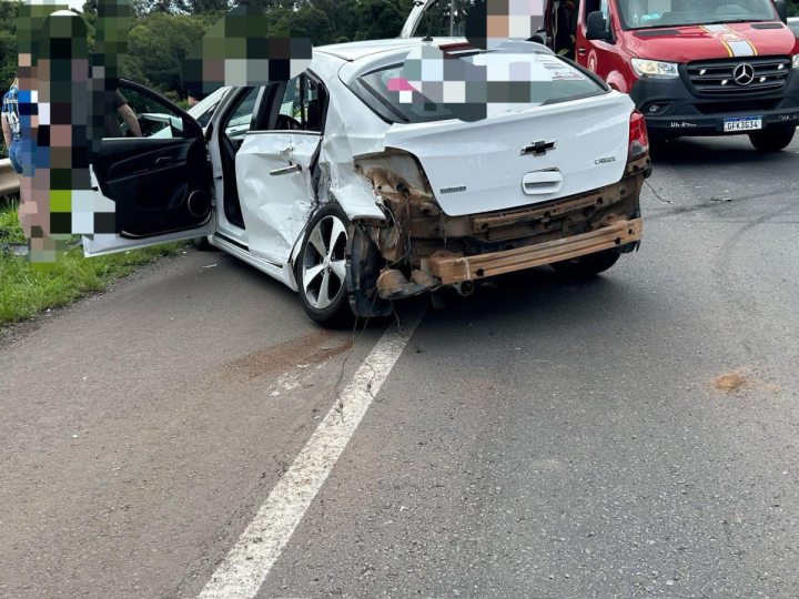 Tr�nsito - Bombeiros de Garibaldi atendem a um grave acidente na BR 470, altura da garrafa da Fenachamp
