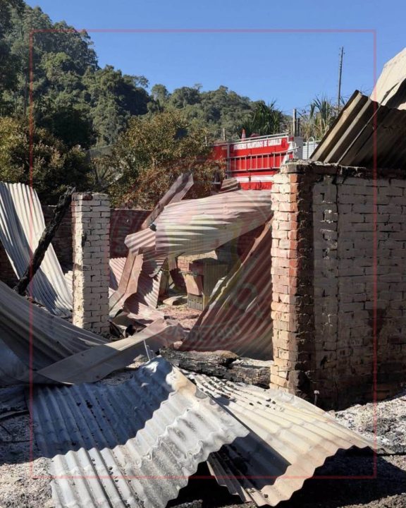  Bombeiros de Garibaldi atendem ocorr�ncia de inc�ndio em resid�ncia em Coronel Pilar