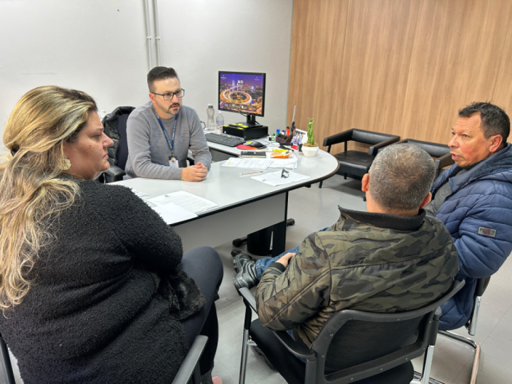 Luis Carlos Rodrigues; a coordenadora de Operações da Corsan, Raphaela Basso; e o supervisor de Operações da companhia, Alessandro Silva Tavares.