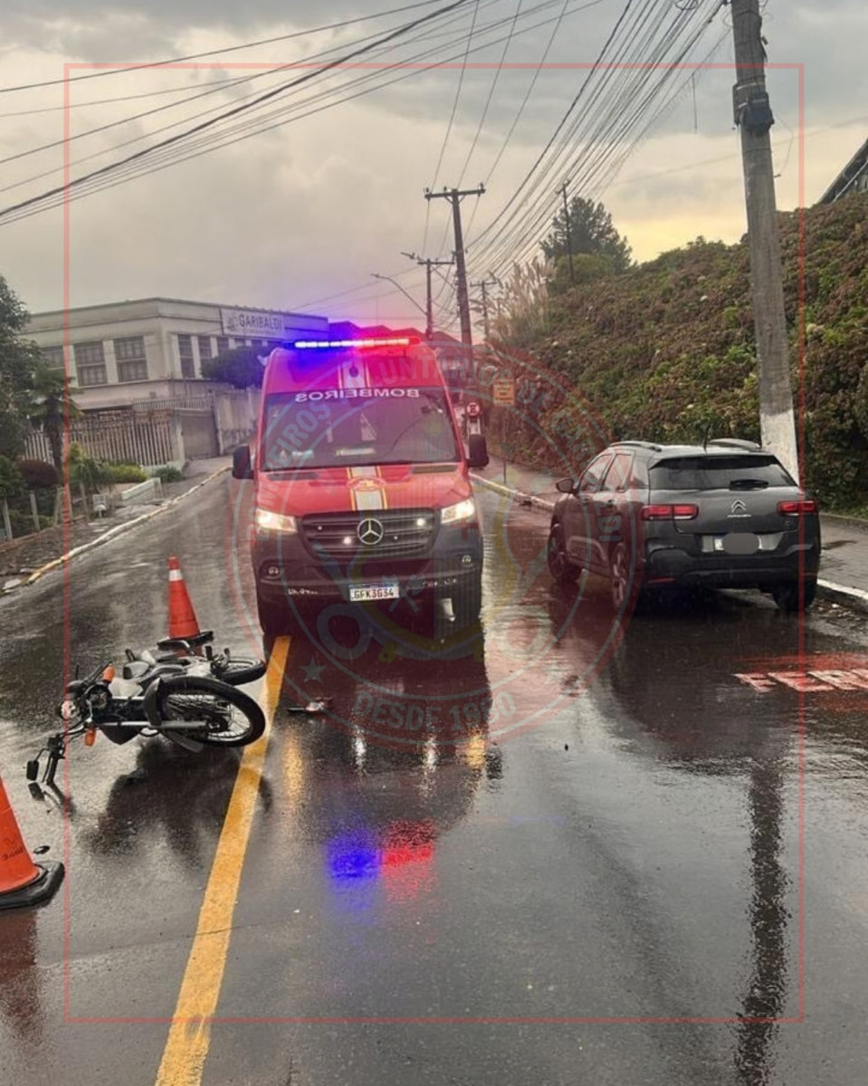 Garibaldi-Tr�nsito - Mais um acidente entre moto e autom�vel 