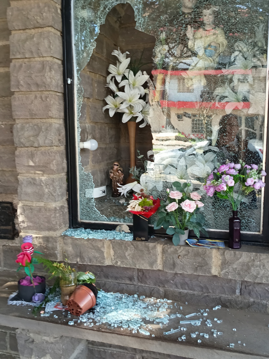Vandalismo e desrespeito - Capela de Santo Antonio � depredada no bairro Alf�ndega, em Garibaldi