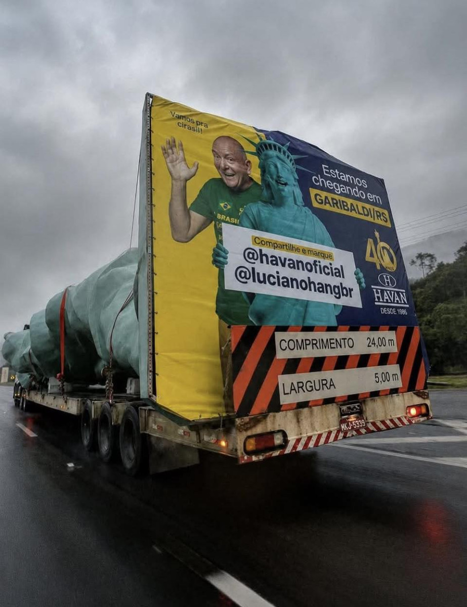 Est�tua da Havan est� chegando em Garibaldi