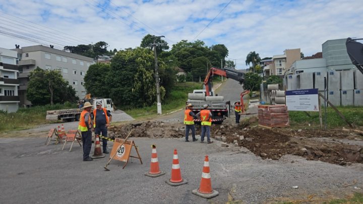 Melhorias -  Prefeitura informa bloqueio na Rua Aur�lio Bittencourt