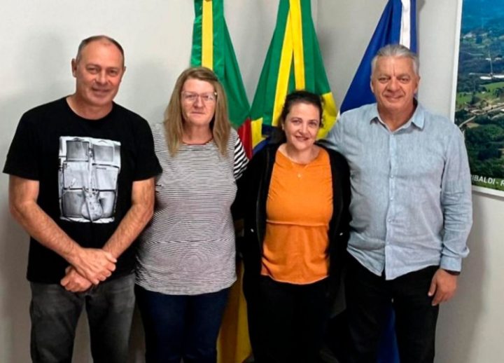 Garibaldi - Poder Legislativo - C�mara recebe representantes do Sindicato dos Servidores para di�logo sobre pautas da categoria