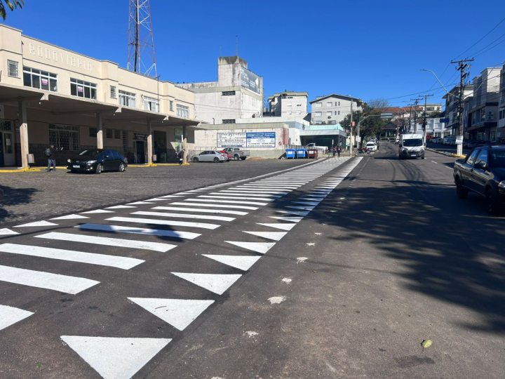 Pintura defronte Rodoviária sinaliza maior segurança em Garibaldi, RS