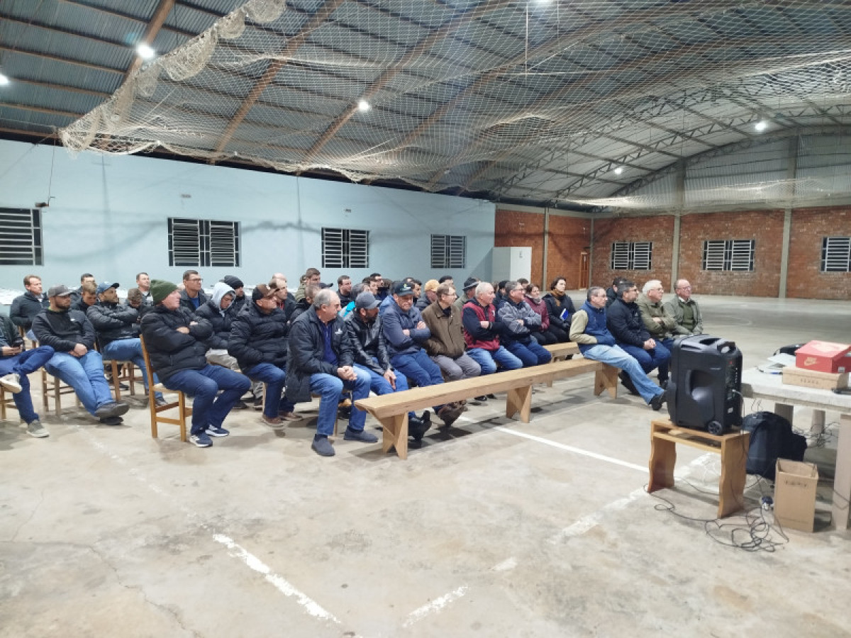 Garibaldi - Secretaria Municipal de Agricultura e Pecu�ria Conselho Municipal de Agricultura realiza reuni�o na Linha Camargo