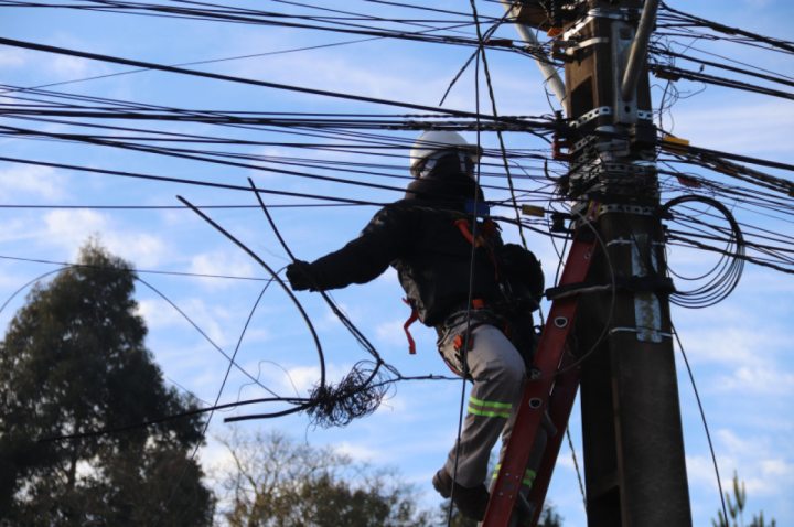 Secretaria Municipal de Seguran�a e Mobilidade Urbana Prefeitura de Garibaldi d� sequ�ncia � Opera��o Poste Limpo com segundo dia de retirada de fios
