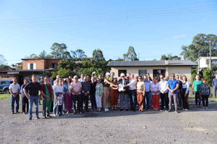 PREFEITURA DE GARIBALDI AVAN�A EM OBRAS RESIDENCIAIS 