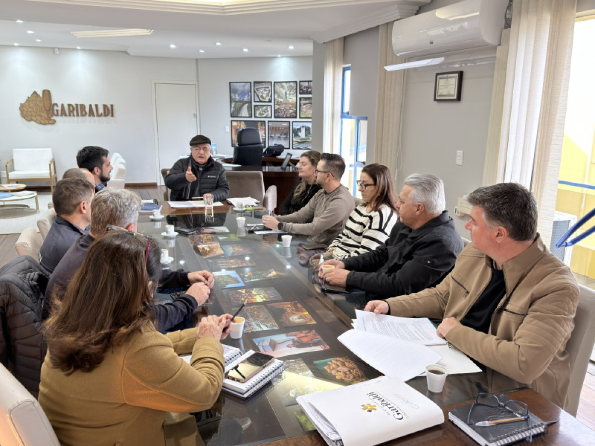  Gabinete do Prefeito - Prefeitura de Garibaldi se re�ne com a Corsan para tratar de ocorr�ncias no abastecimento de �gua