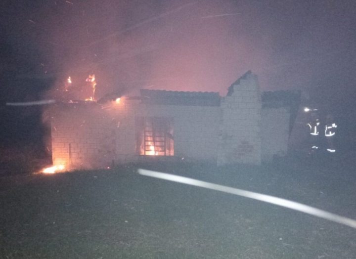 Incndio em Linha Paese, Farroupilha, consome residncia