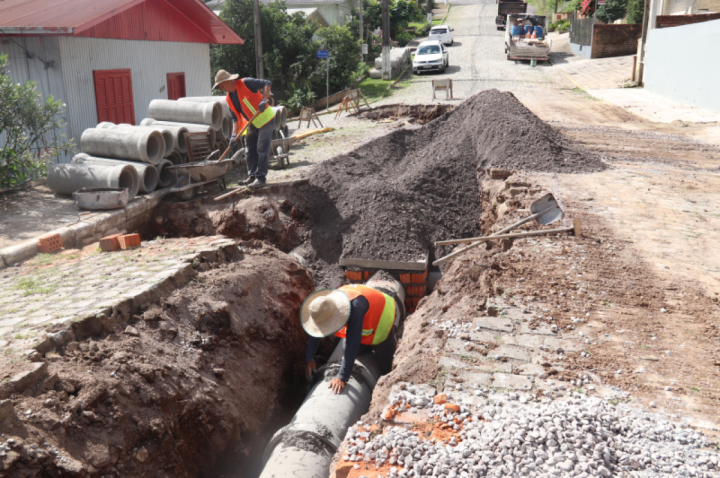  Prefeitura de Garibaldi inicia obras de drenagem na rua Ernesto Alves