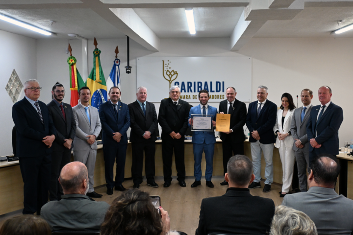 C�mara de Garibaldi concede T�tulo de Cidad�o Garibaldense ao c�nsul-geral da It�lia, Valerio Caruso
