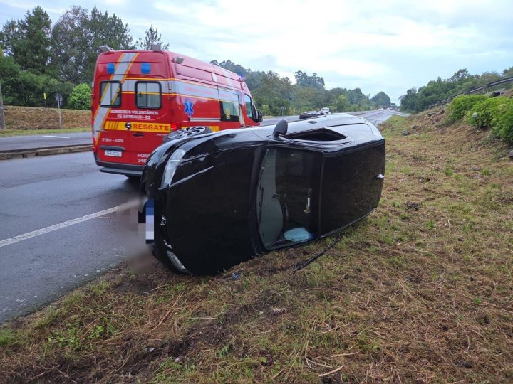 Garibaldi - Tr�nsito - Mais um tombamento de carro em Garibaldi