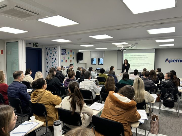  Capacita��o sobre fiscaliza��o de contratos re�ne servidores municipais em Garibaldi