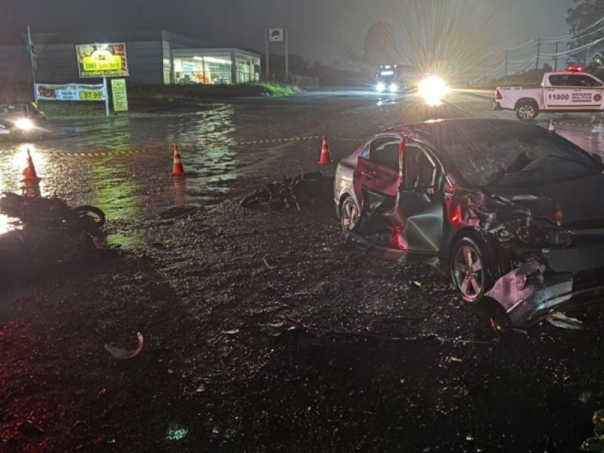 Tr�nsito - Tr�s jovens morrem em acidente na ERS 324, em Marau