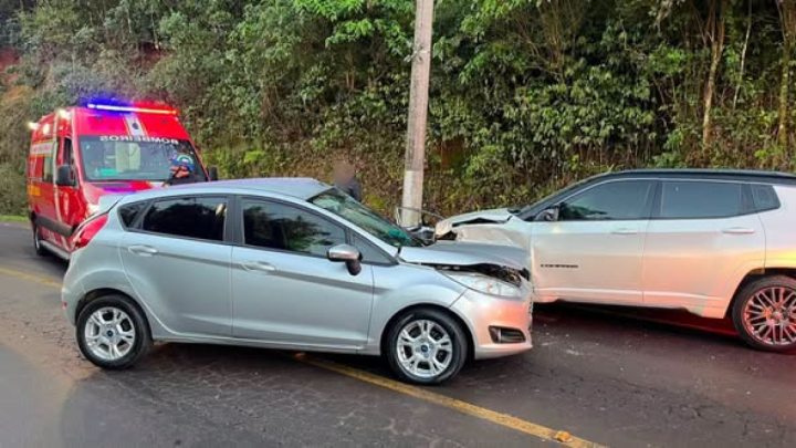 Tr�nsito - Tr�s pessoas ficam feridas ap�s acidente no Borguetto, pr�ximo � BR-470, em Garibaldi