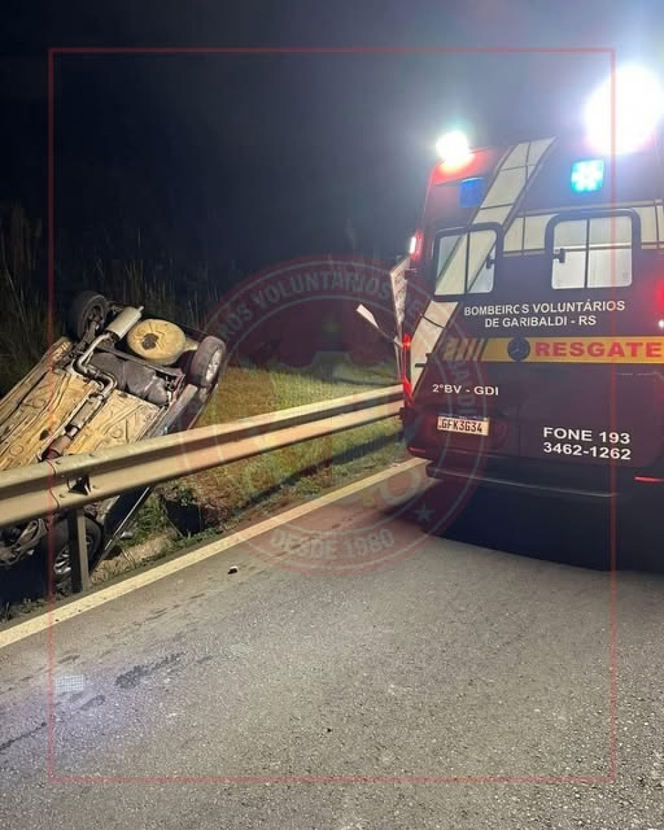 Garibaldi - Tr�nsito - Mais um ve�culo capota