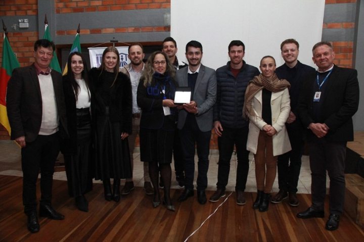 VEREADORES DE BOA VISTA DO SUL, RS, FAZEM HOMENAGEM 