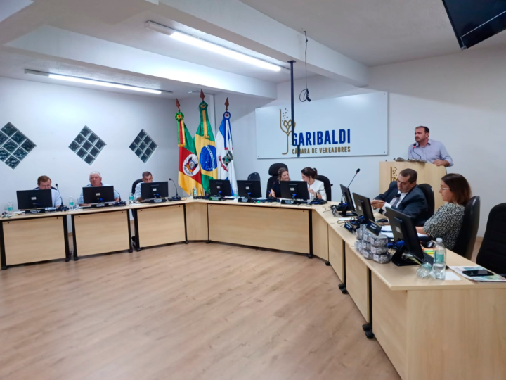 Poder Legislativo - Garibaldi - Vereadores aprovam quatro proposies na Ordem do Dia